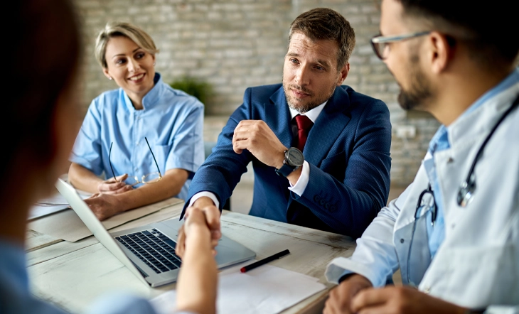 The Role of Financial Advisors in Managing Healthcare Expenses